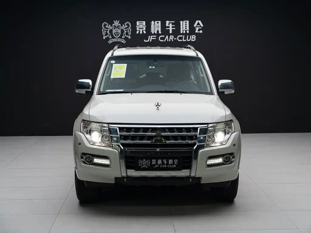 Mitsubishi Pajero (Import) — миниатюра 3