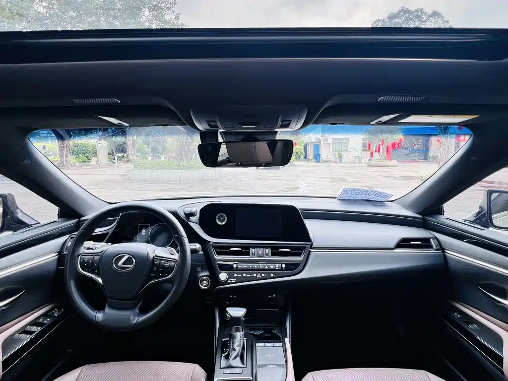 Lexus ES — миниатюра 10