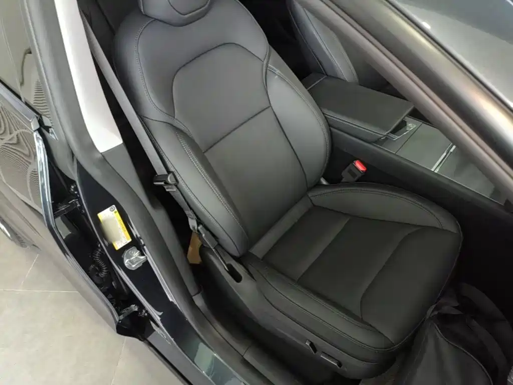 Tesla Model Y — миниатюра 25