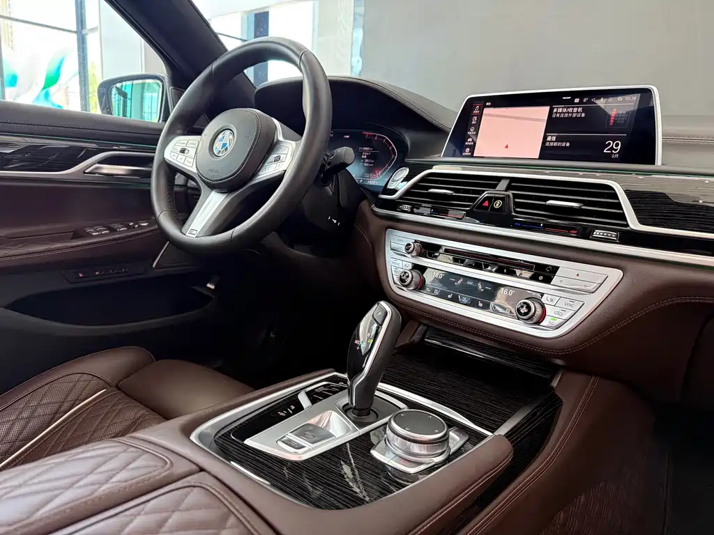 BMW 7 Series — миниатюра 12