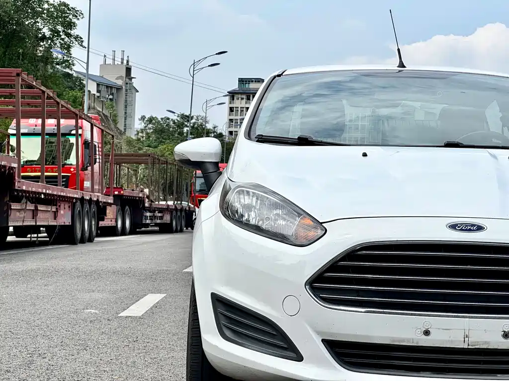 Ford Fiesta 2013 1.5L MT