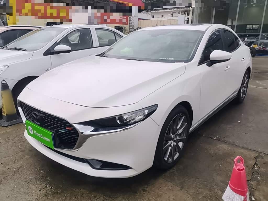Mazda Mazda3 Axela 2.0 л 2022 г. Белый, пробег 27100 км