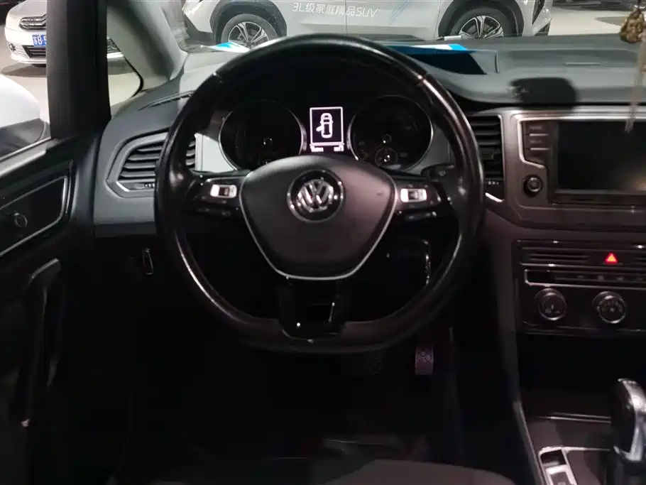 VOLKSWAGEN GOLF*JIAYU