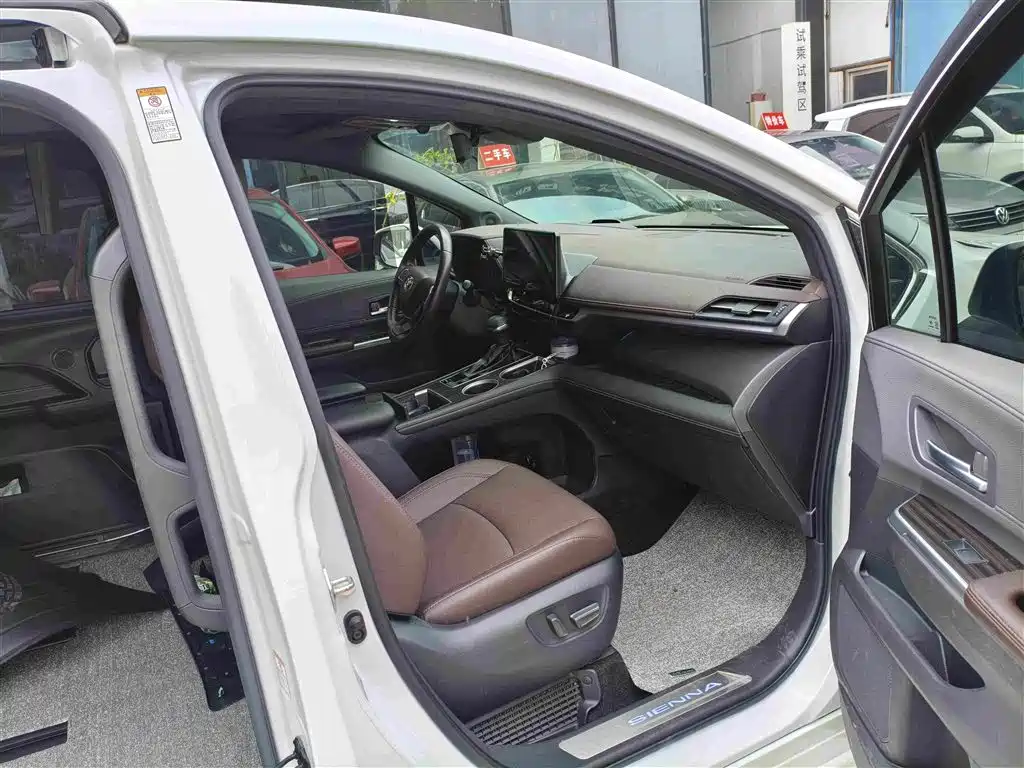 Toyota Sienna — миниатюра 5