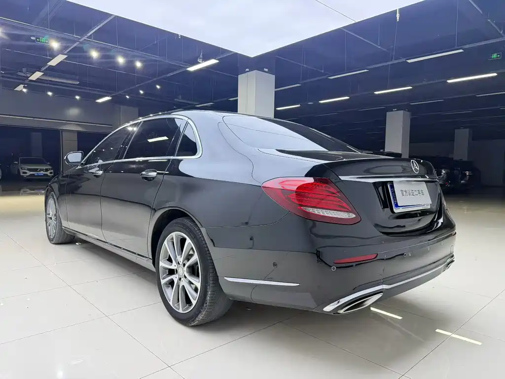 Mercedes-Benz E-Class — миниатюра 7