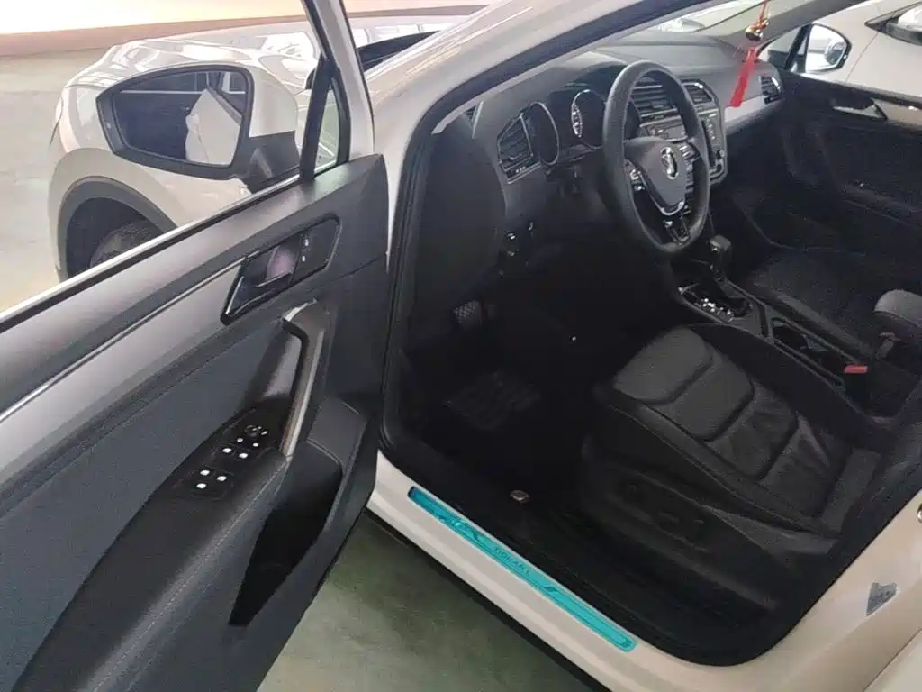 Volkswagen Tiguan L — миниатюра 16