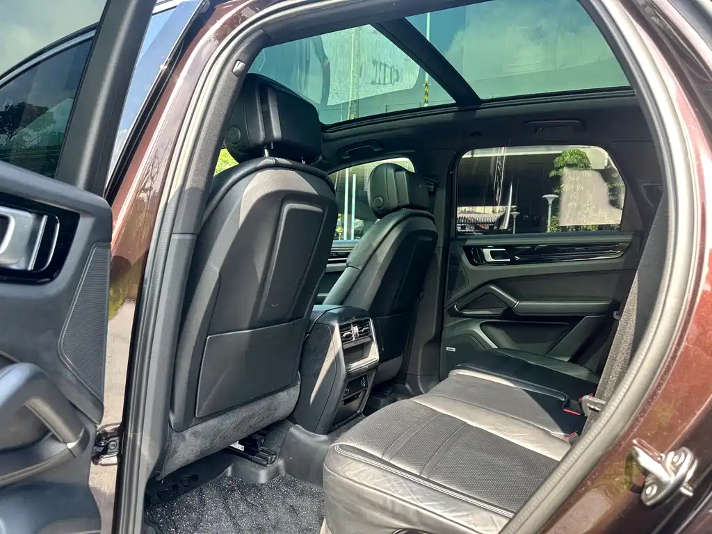 Porsche Cayenne — миниатюра 18