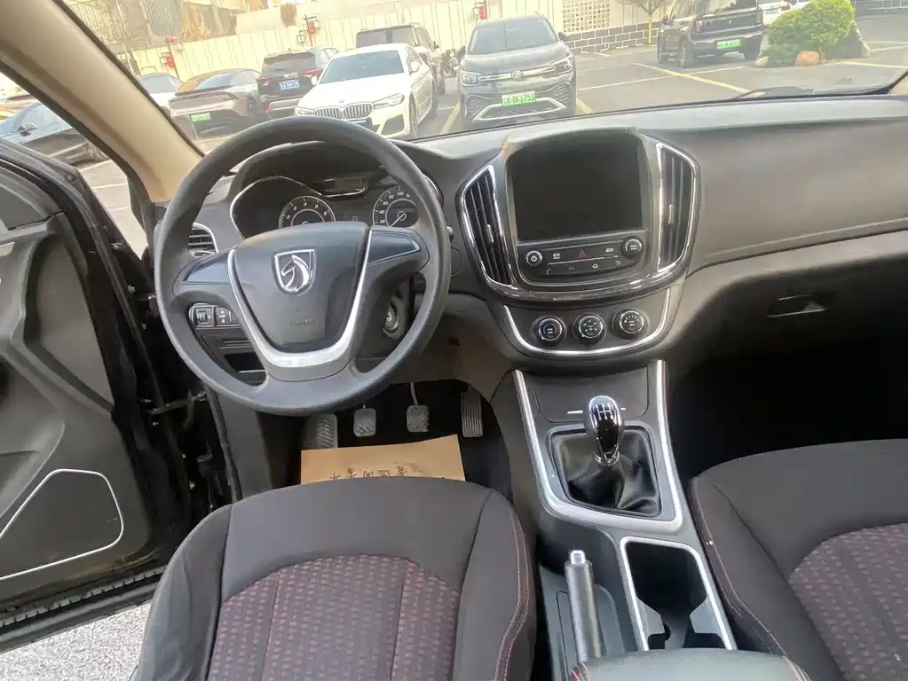 BAOJUN 560