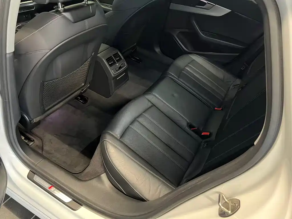 Audi A4L 2020 40 TFSI Luxury