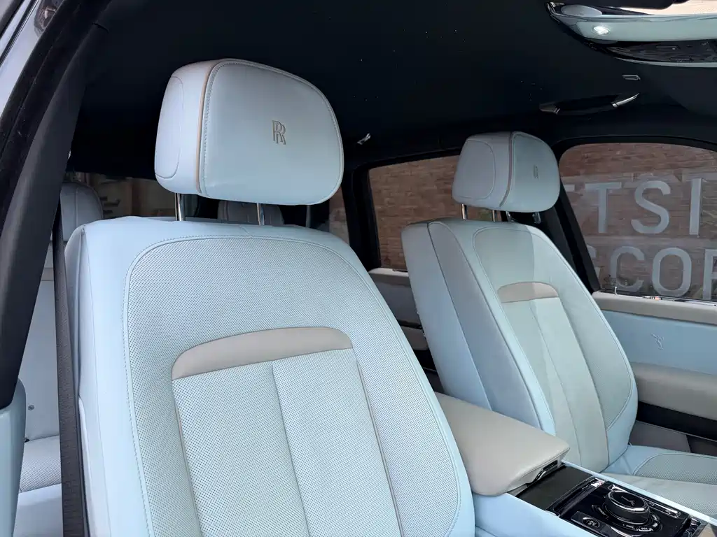Rolls-Royce Cullinan 2018 мест