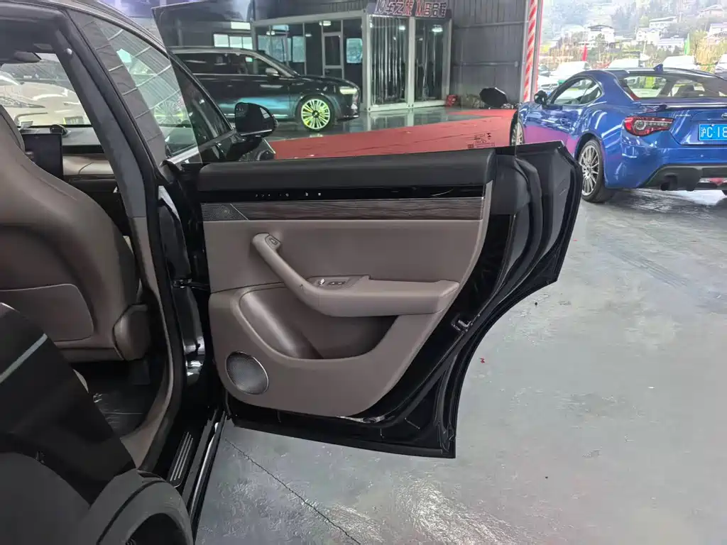 AITO WISDOM WORLD R7