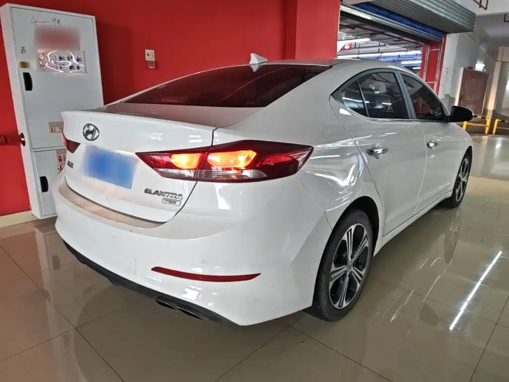 Hyundai Elantra — миниатюра 7