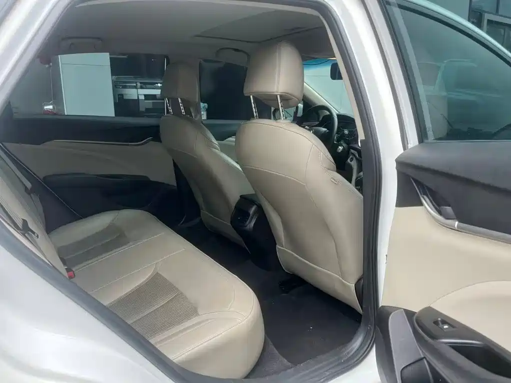 Buick Excelle — миниатюра 6