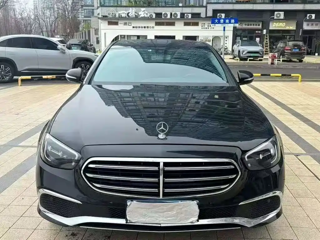 Mercedes-Benz E-Class — миниатюра 2