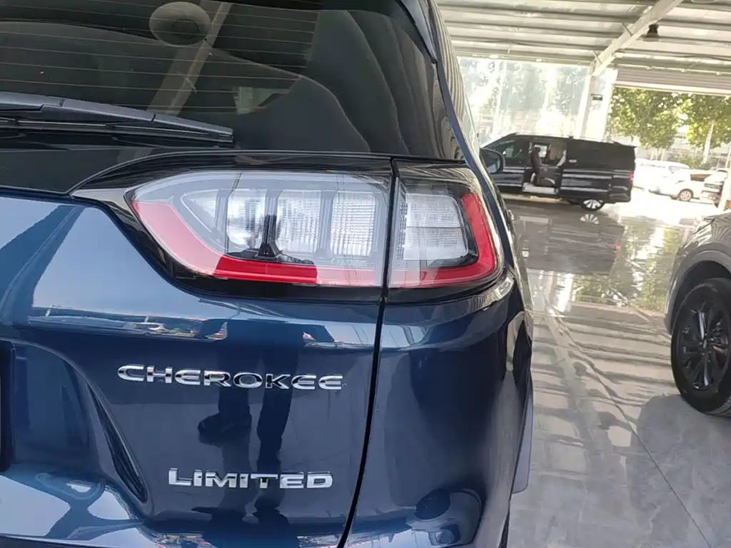 Jeep Cherokee — миниатюра 8