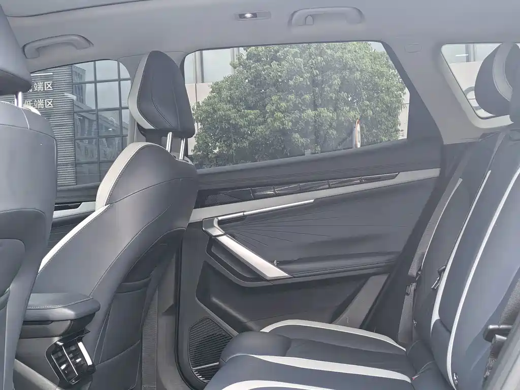 Geely Boyue L — миниатюра 5