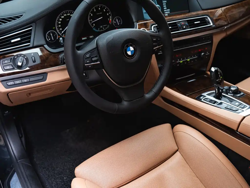 BMW 7 Series — миниатюра 16
