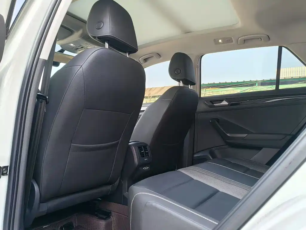 VOLKSWAGEN T ROC EXPLORING SONGS