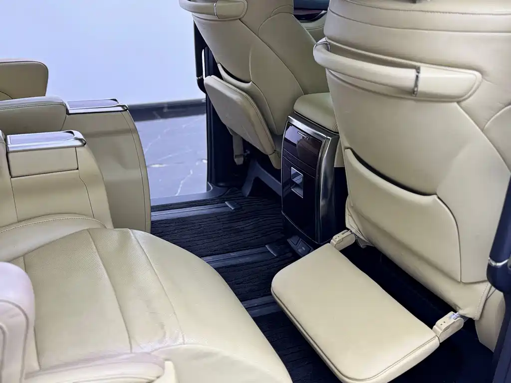 Toyota Alphard — миниатюра 12