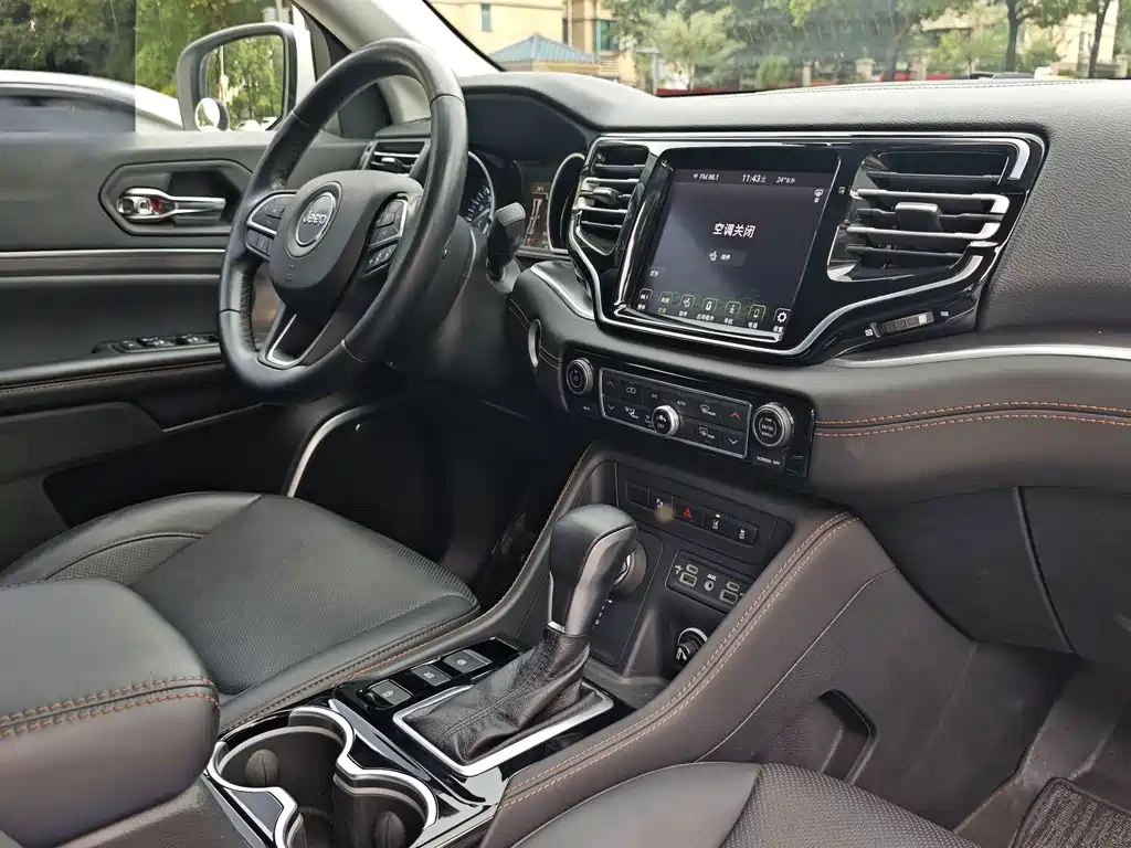 Jeep Grand Commander — миниатюра 12