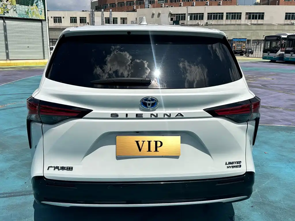 Toyota Sienna — миниатюра 6