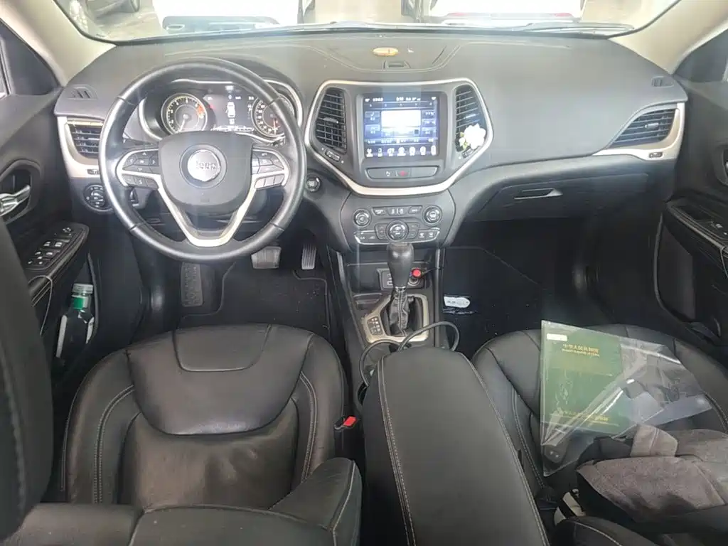 Jeep Cherokee — миниатюра 13