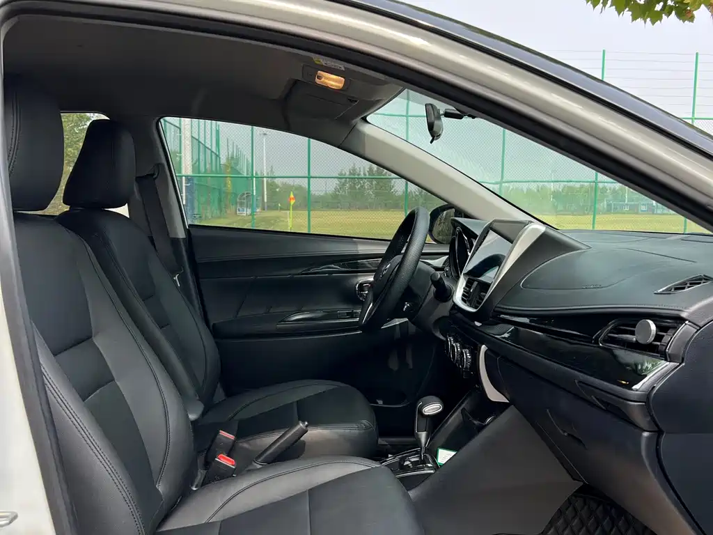 Toyota Yaris L — миниатюра 8