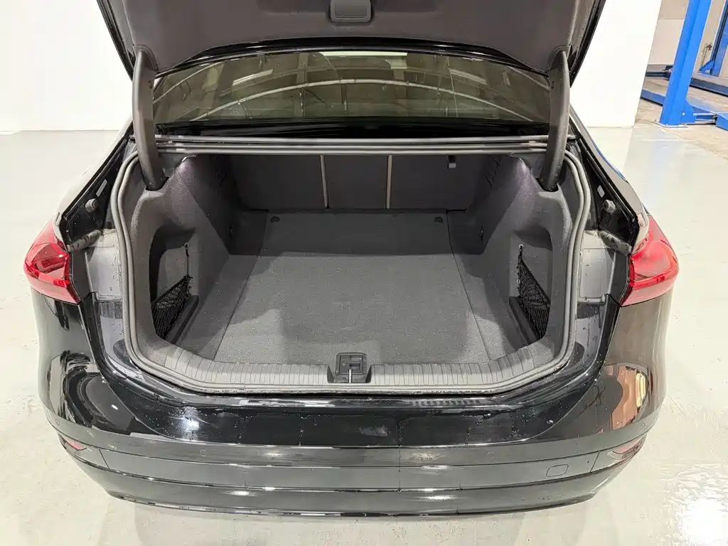 Audi A6L e-tron — миниатюра 8