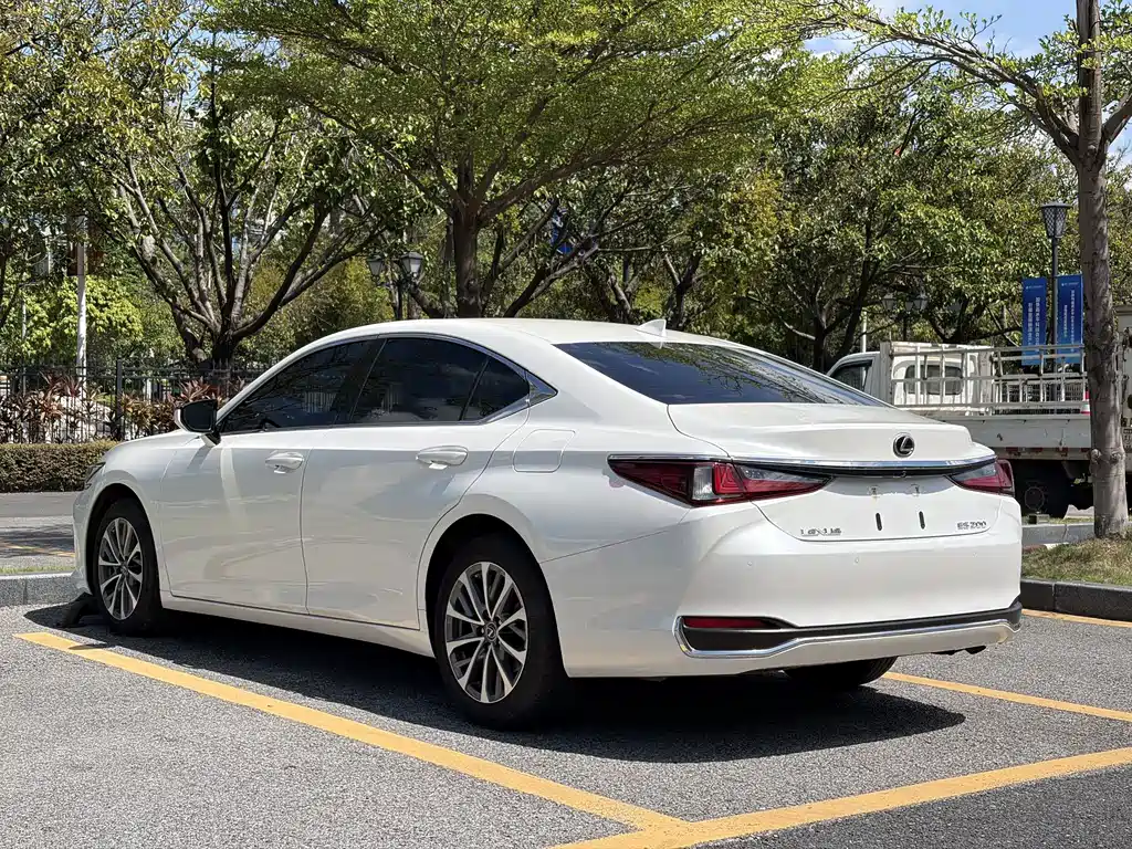 Lexus ES — миниатюра 4