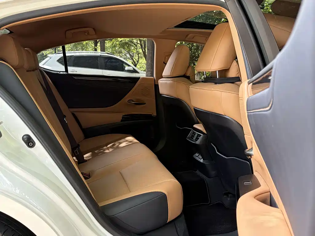 Lexus ES — миниатюра 14