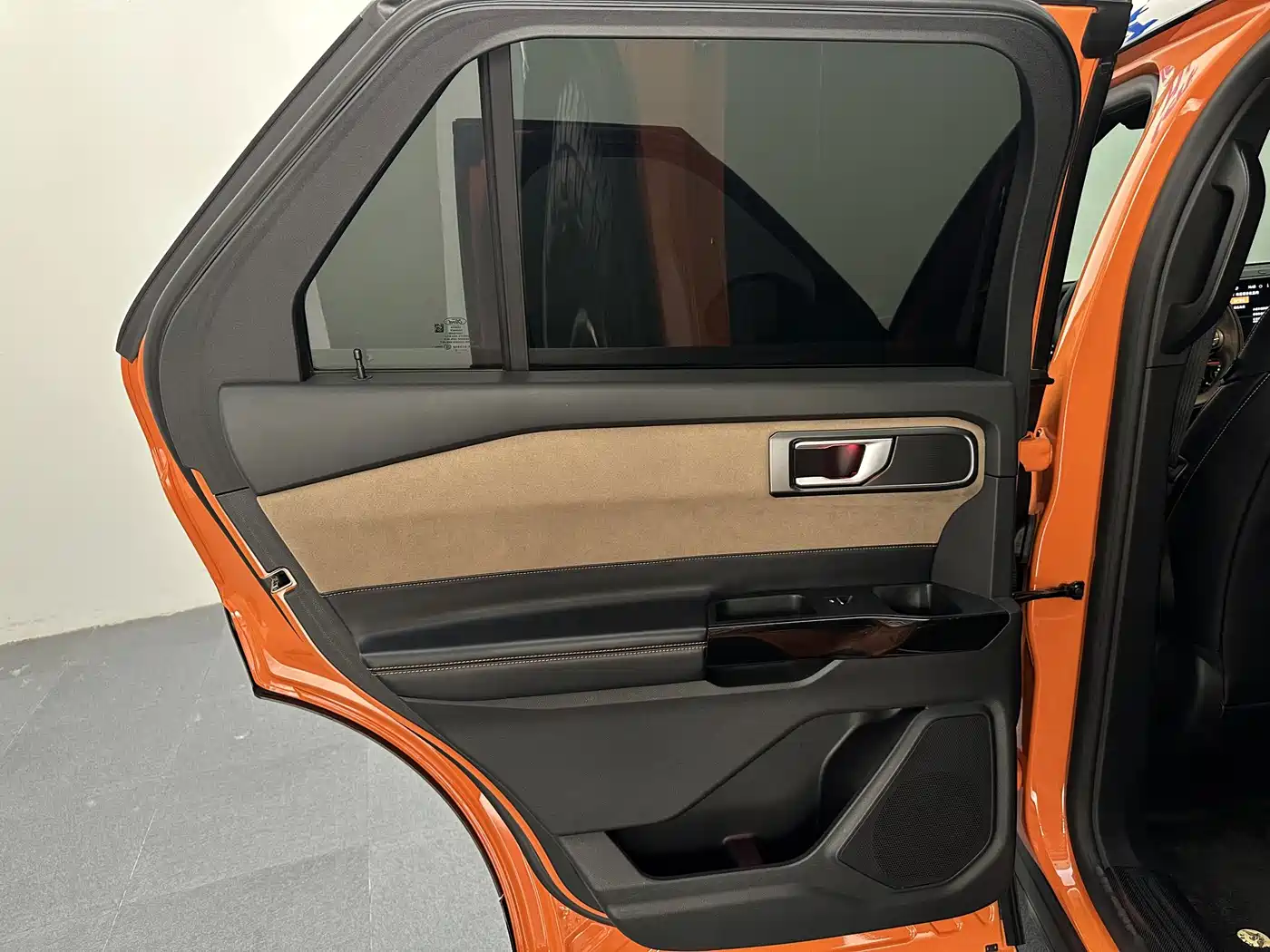 Ford Explorer 2023 Yellow/orange из Китая