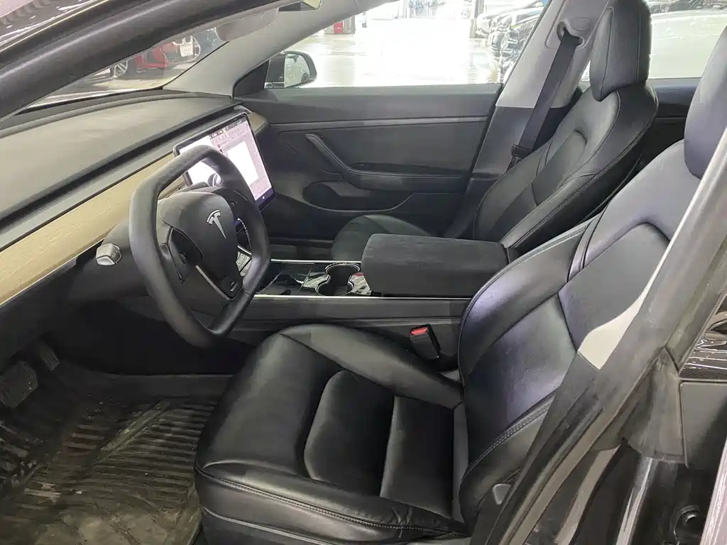 Tesla Model 3 - фото 3