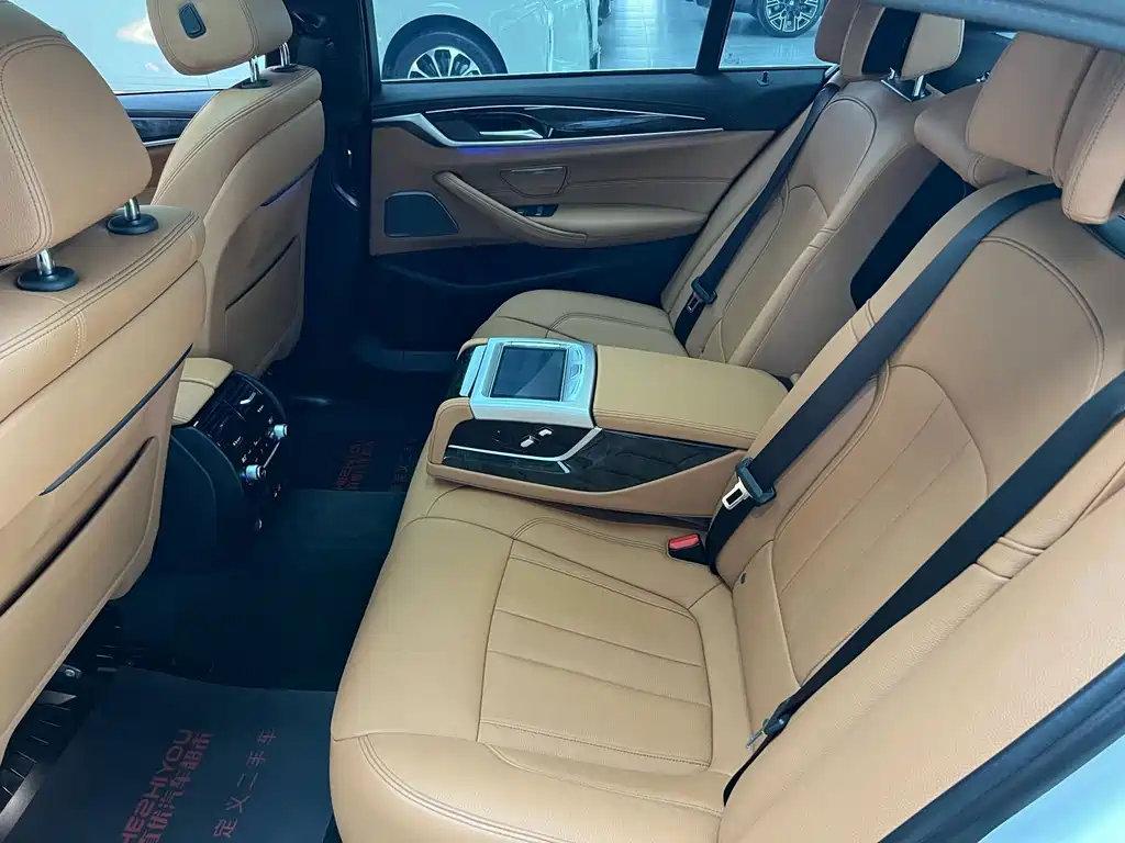 BMW 5 Series — миниатюра 10