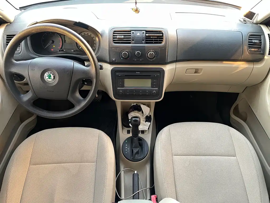 Skoda Fabia 2011 1.4L AT