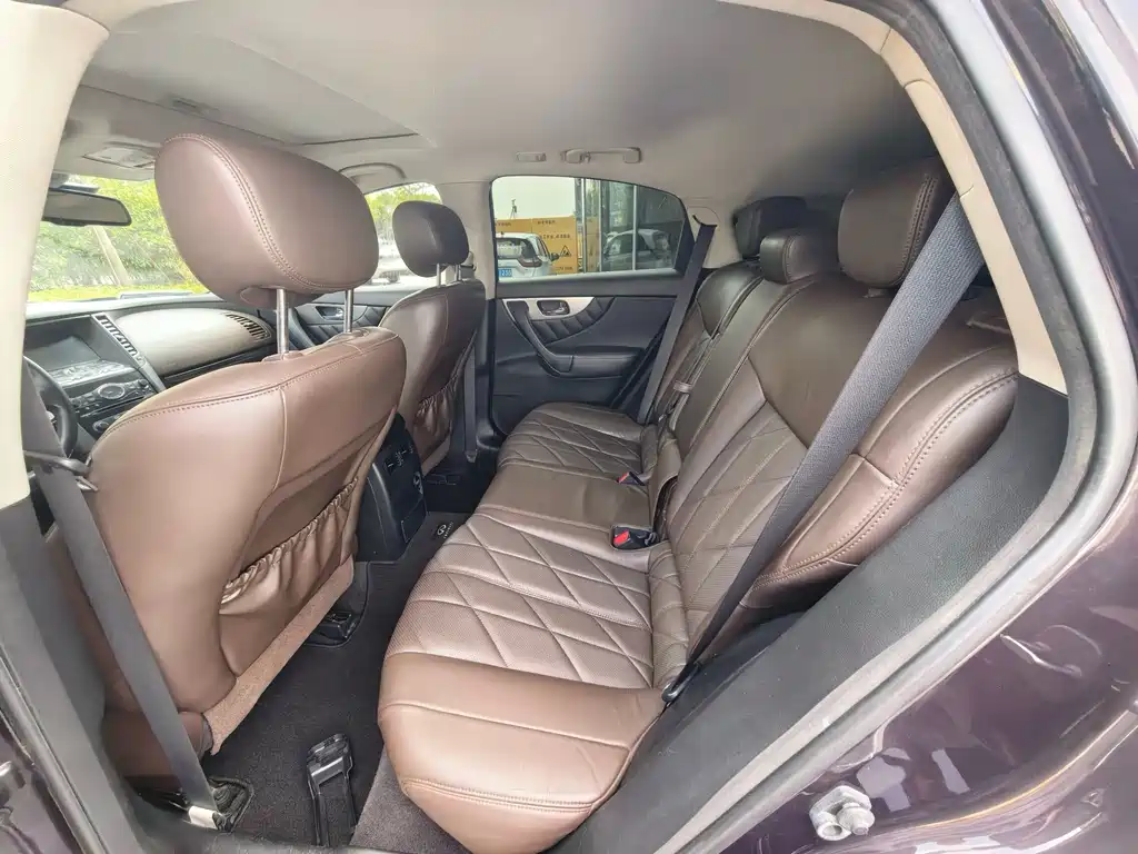 Infiniti QX70 — миниатюра 11