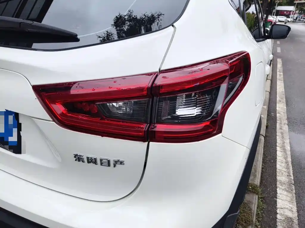 Nissan Qashqai — миниатюра 8
