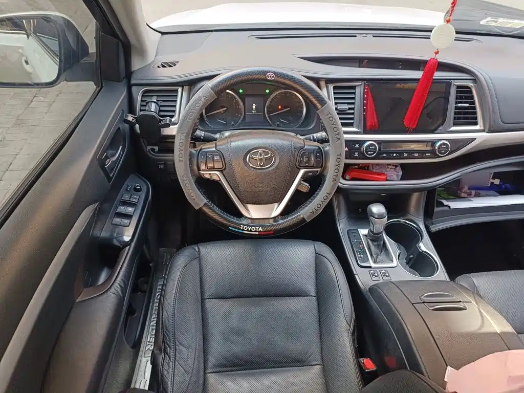Toyota Highlander 2015 2.0T Luxury 7 мест