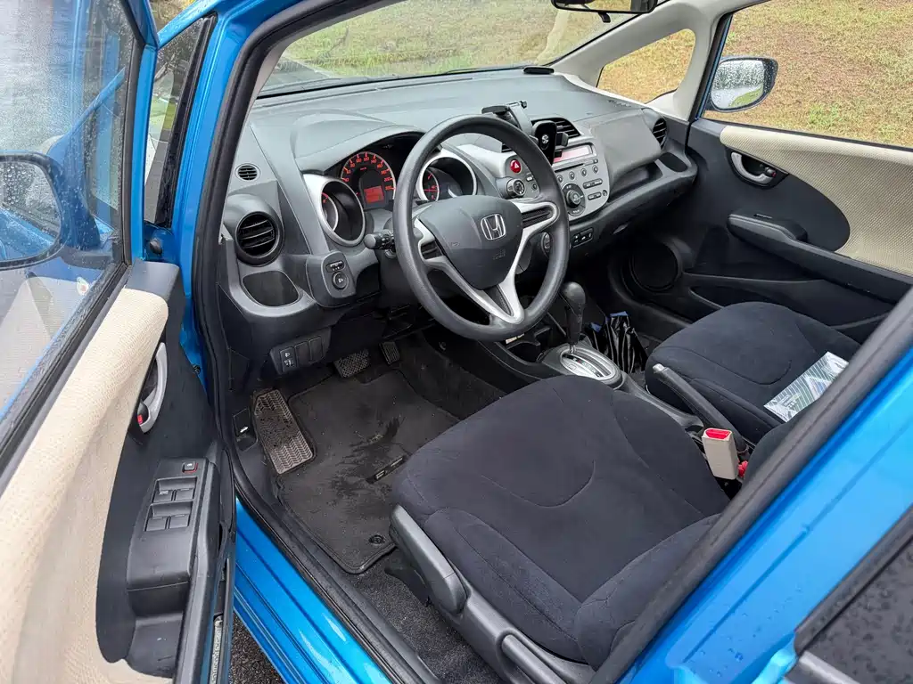 Honda Fit — миниатюра 8