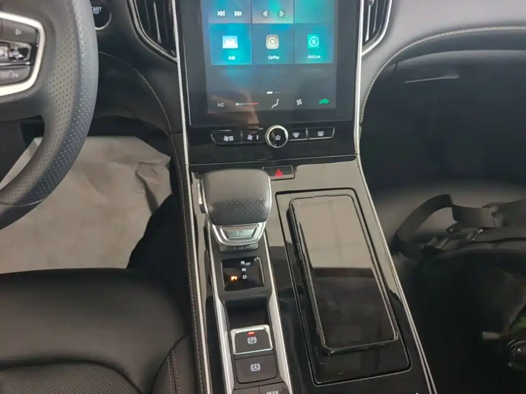 Roewe i6 MAX New Energy — миниатюра 14