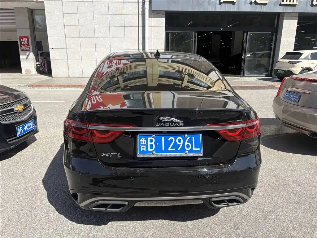 Jaguar XFL — миниатюра 6