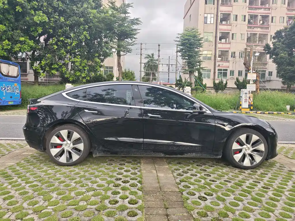 Tesla Model 3 2019 Performance