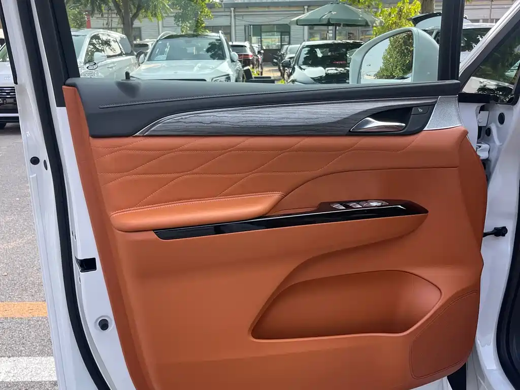 Buick GL8 Hybrid — миниатюра 8