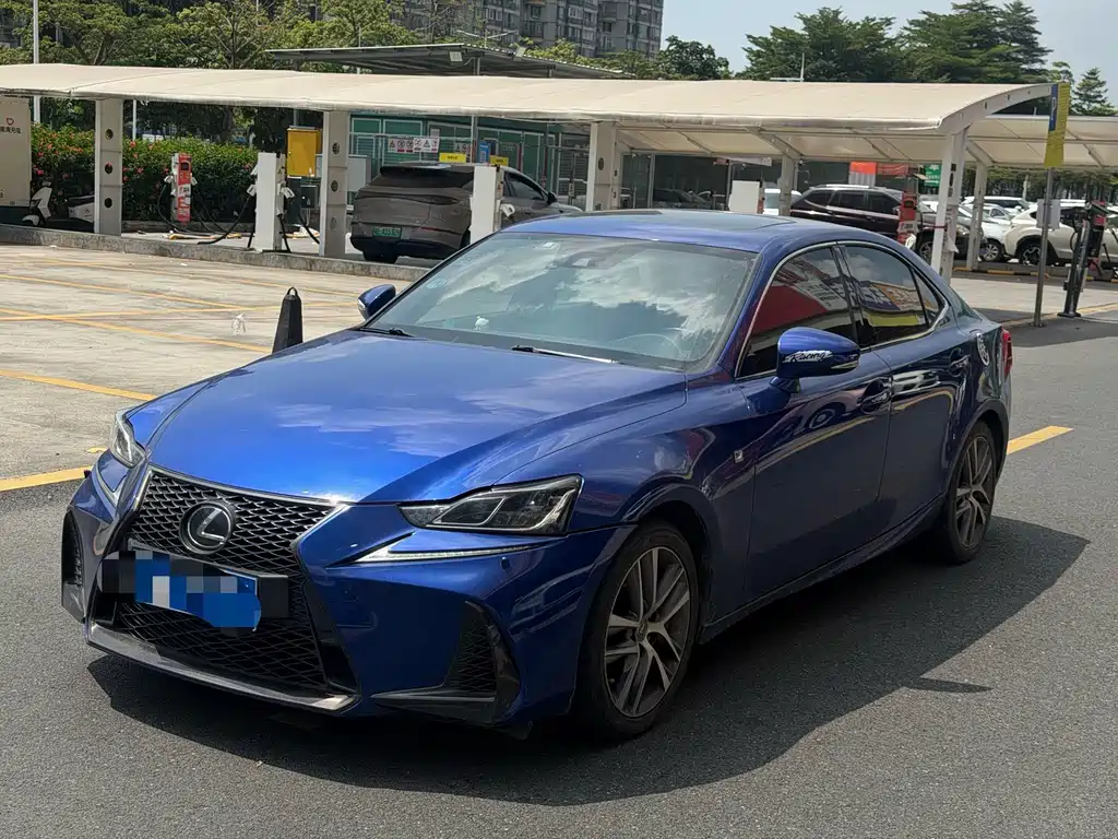Lexus IS