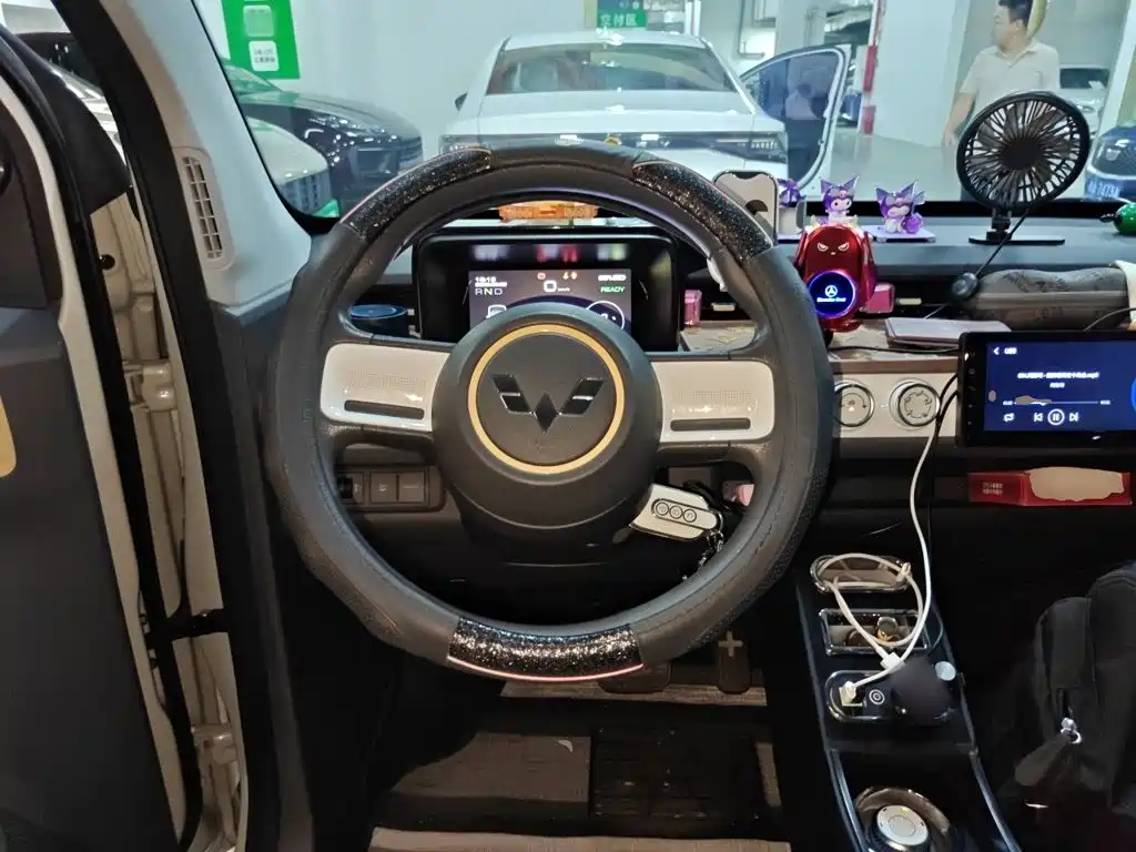 Wuling MINIEV — миниатюра 11