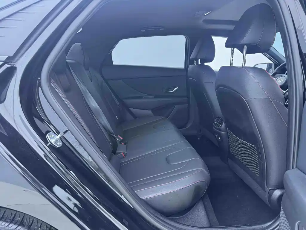 Hyundai Elantra — миниатюра 17