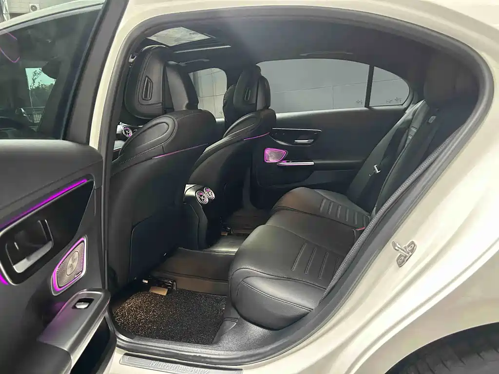 Mercedes-Benz C-Class — миниатюра 3