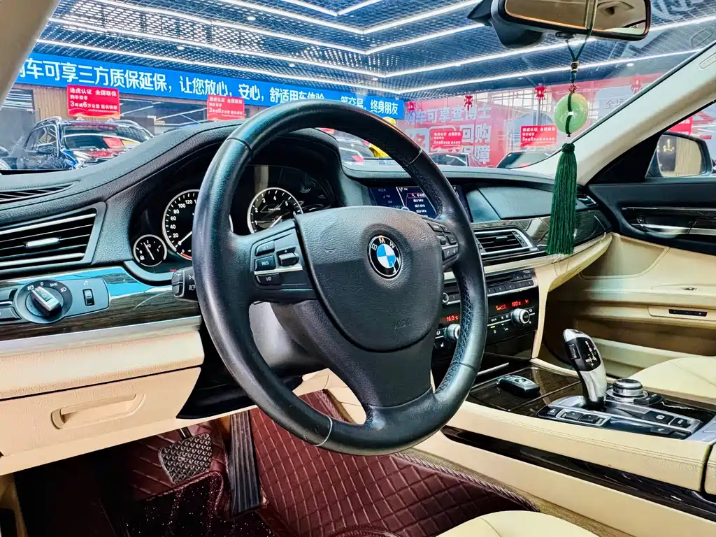BMW 7 Series — миниатюра 10