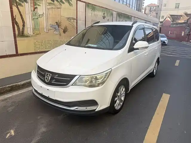 BAOJUN 730 2017