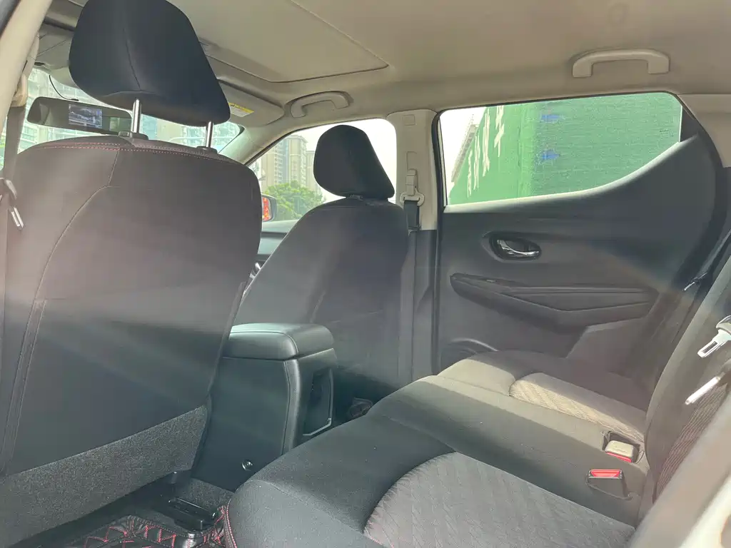 Nissan Bluebird - фото 8