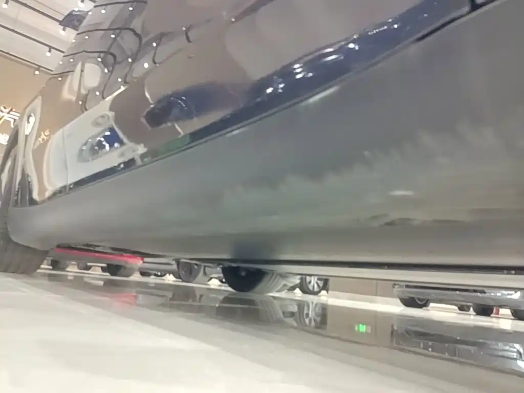 Tesla Model Y — миниатюра 21